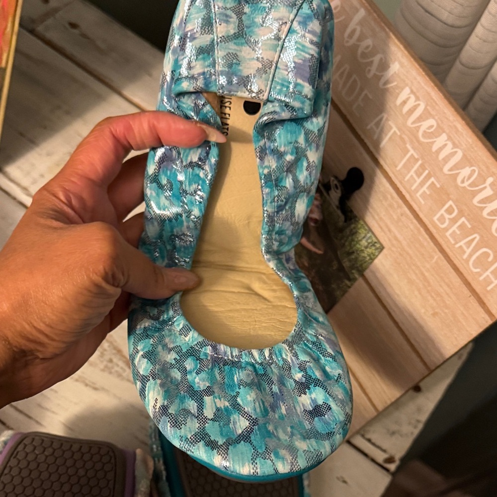 Stylish Turquoise Patterned Flats
